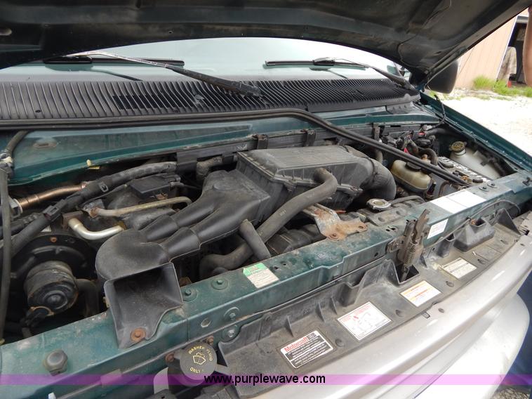 image for item H3320 1995 Ford Club Wagon van