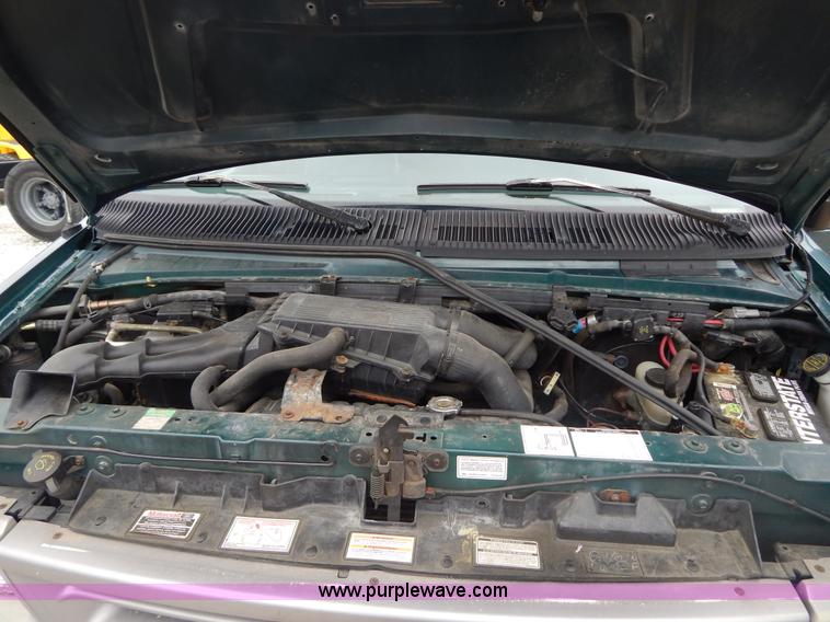 image for item H3320 1995 Ford Club Wagon van