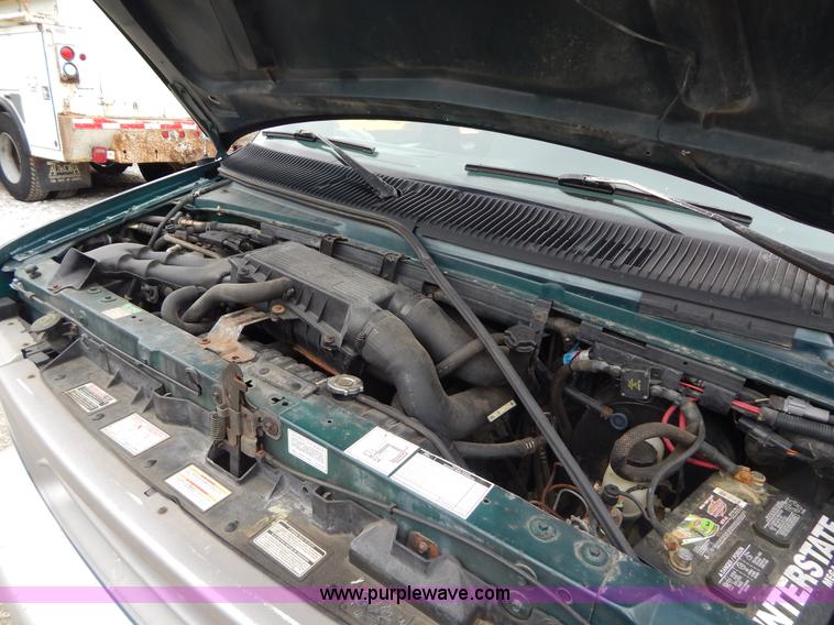 image for item H3320 1995 Ford Club Wagon van