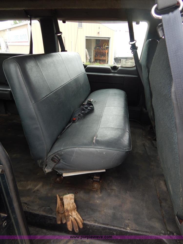 image for item H3320 1995 Ford Club Wagon van