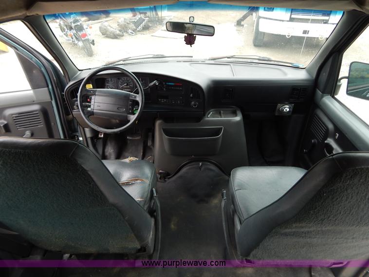 image for item H3320 1995 Ford Club Wagon van