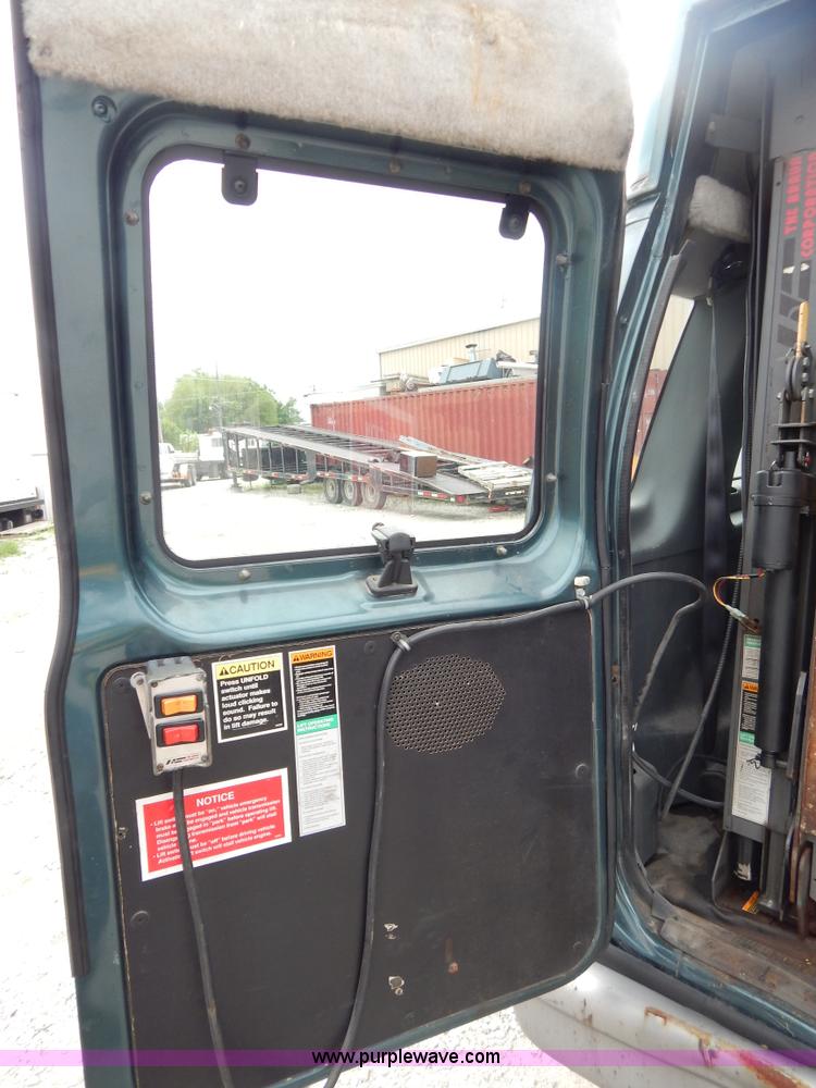 image for item H3320 1995 Ford Club Wagon van