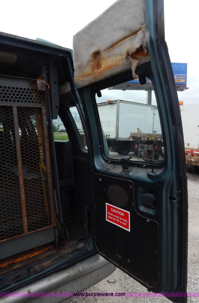 image for item H3320 1995 Ford Club Wagon van