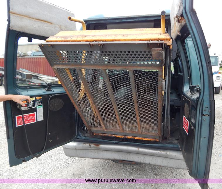 image for item H3320 1995 Ford Club Wagon van