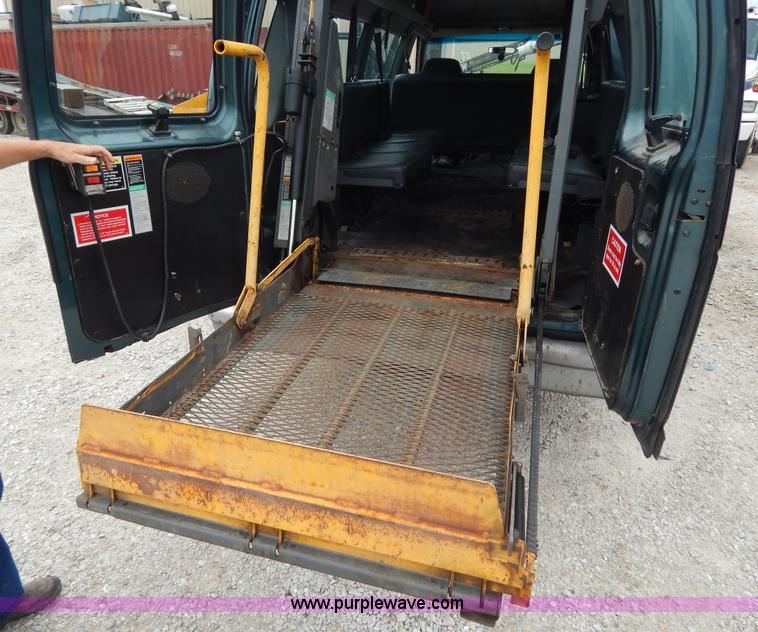 image for item H3320 1995 Ford Club Wagon van