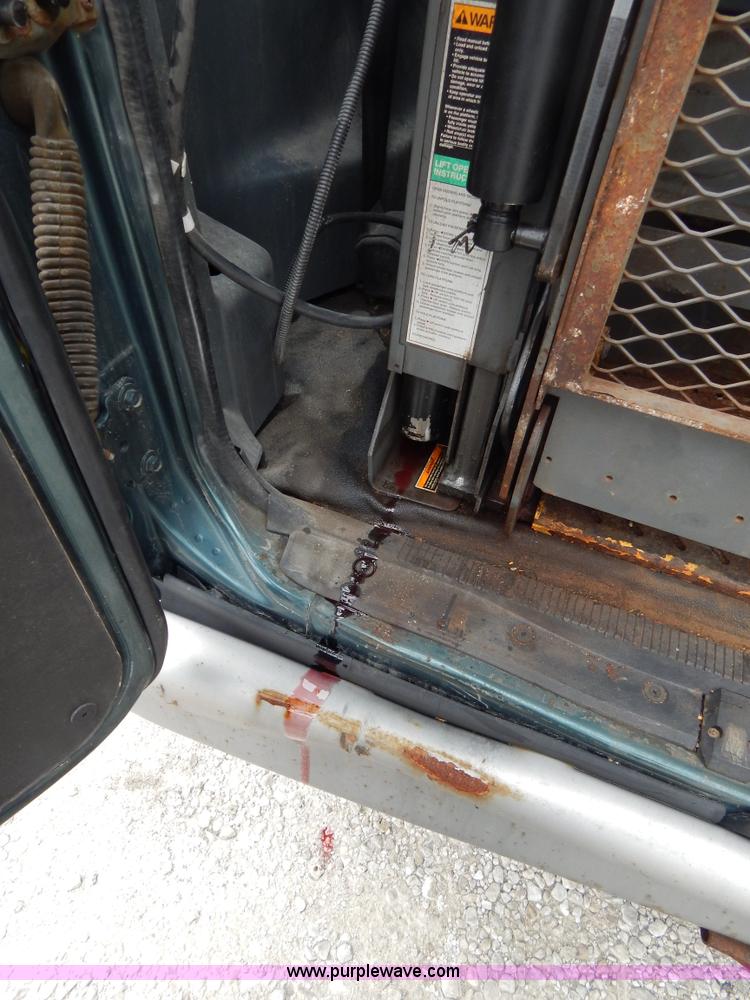 image for item H3320 1995 Ford Club Wagon van