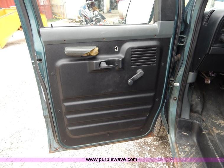 image for item H3320 1995 Ford Club Wagon van