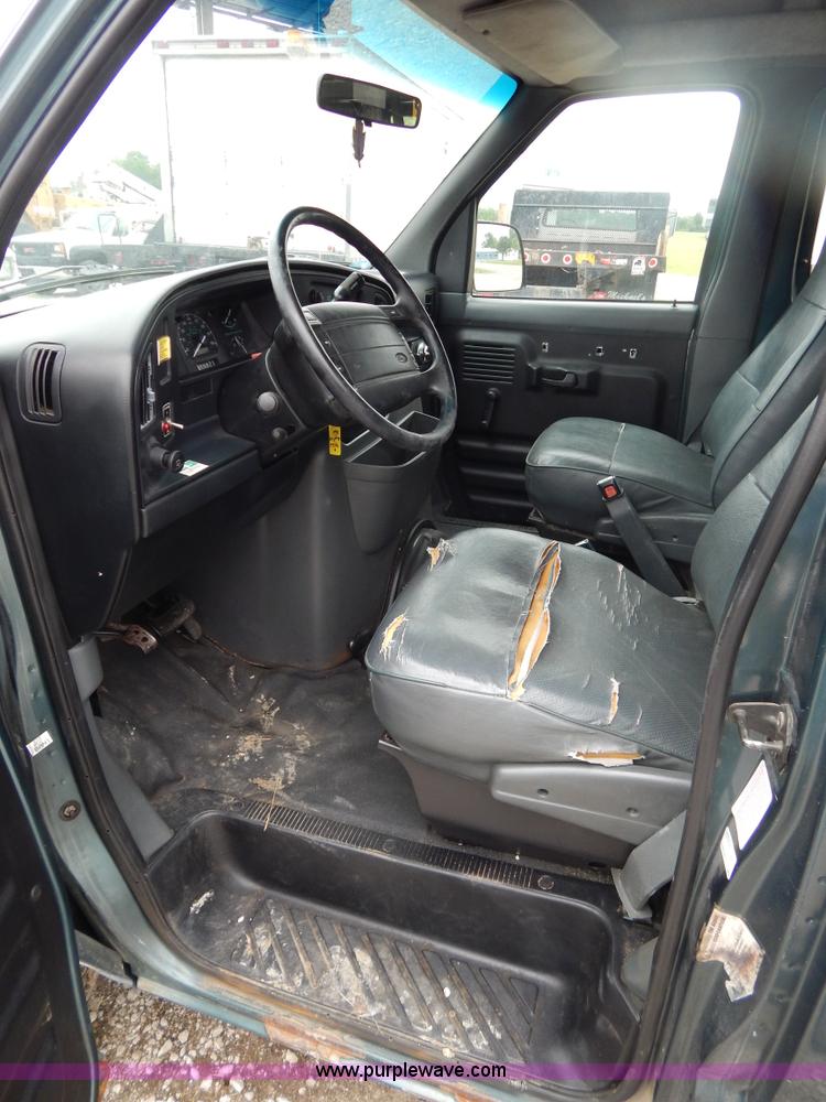 image for item H3320 1995 Ford Club Wagon van
