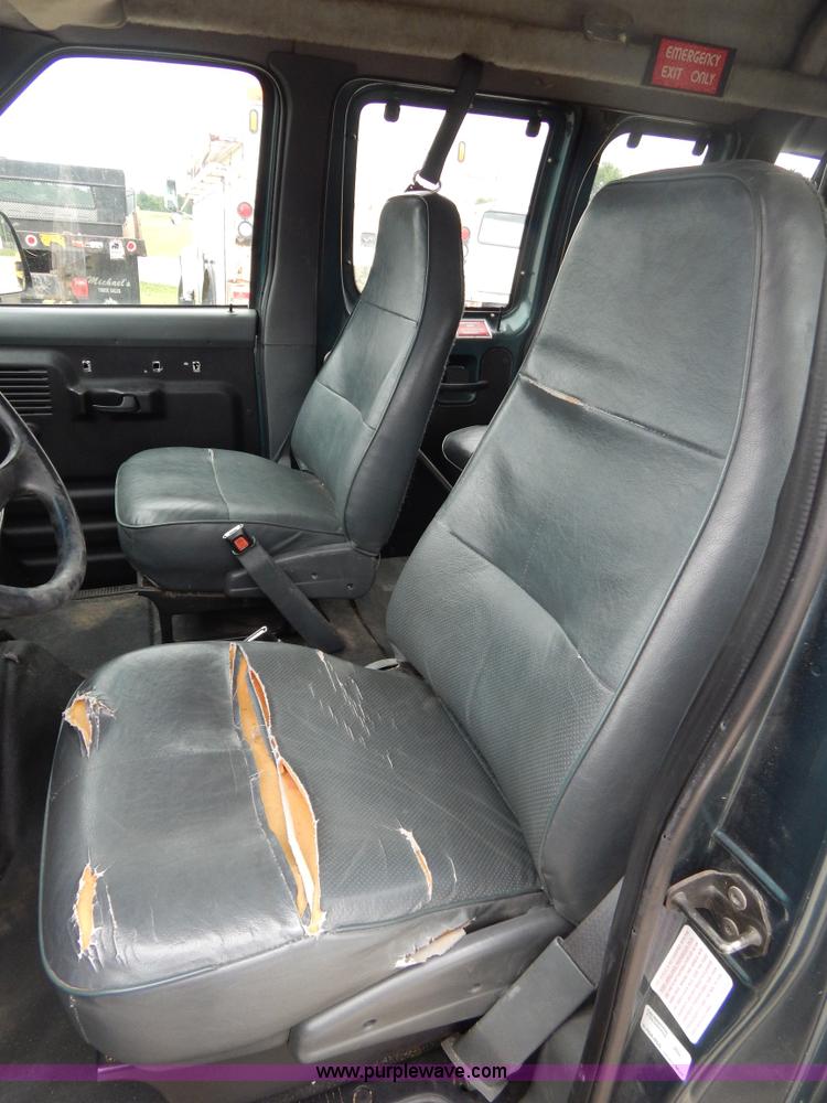 image for item H3320 1995 Ford Club Wagon van