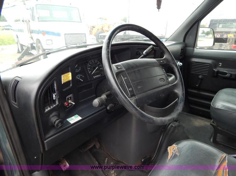 image for item H3320 1995 Ford Club Wagon van