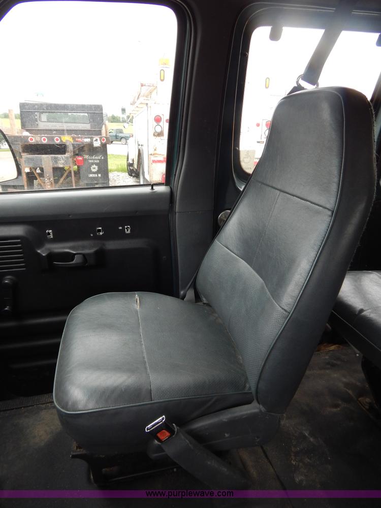 image for item H3320 1995 Ford Club Wagon van