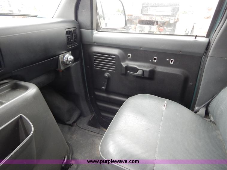 image for item H3320 1995 Ford Club Wagon van