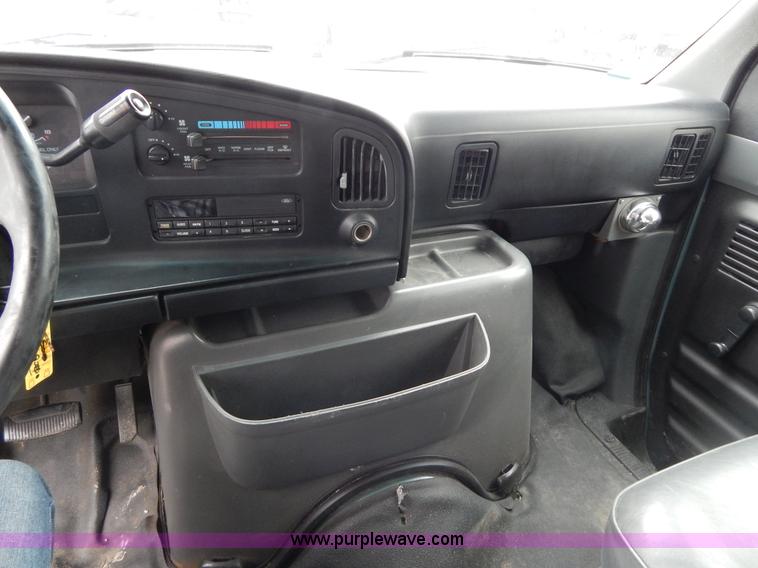 image for item H3320 1995 Ford Club Wagon van