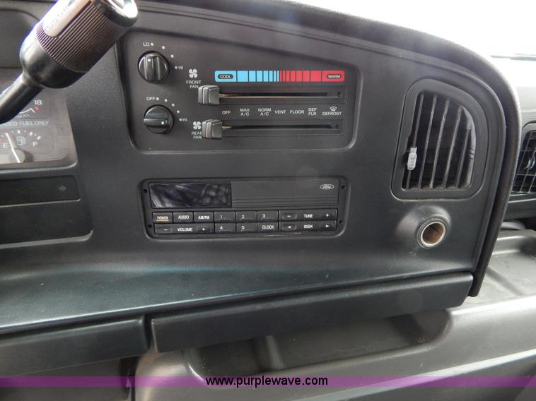 image for item H3320 1995 Ford Club Wagon van