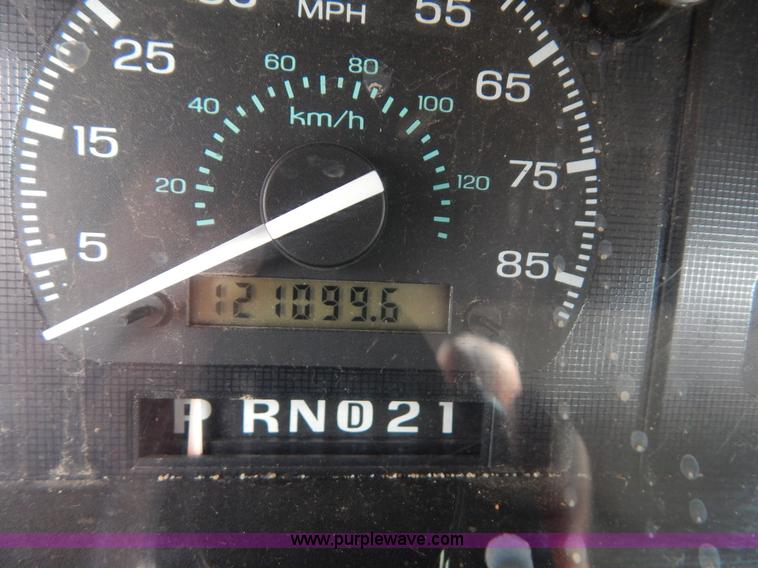 image for item H3320 1995 Ford Club Wagon van