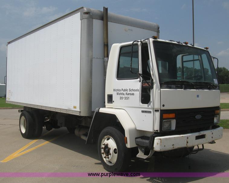 image for item H5368 1995 Ford CF7000 box truck