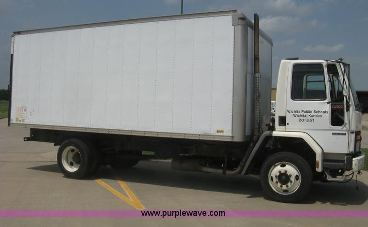 image for item H5368 1995 Ford CF7000 box truck