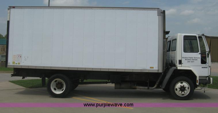 image for item H5368 1995 Ford CF7000 box truck