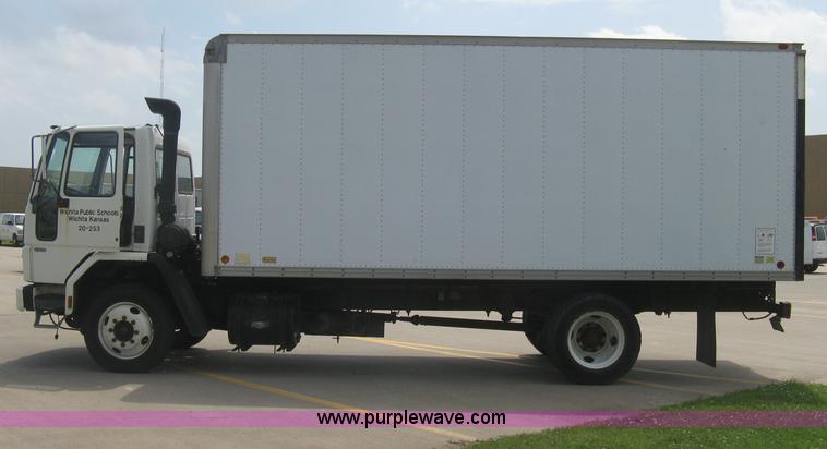 image for item H5368 1995 Ford CF7000 box truck