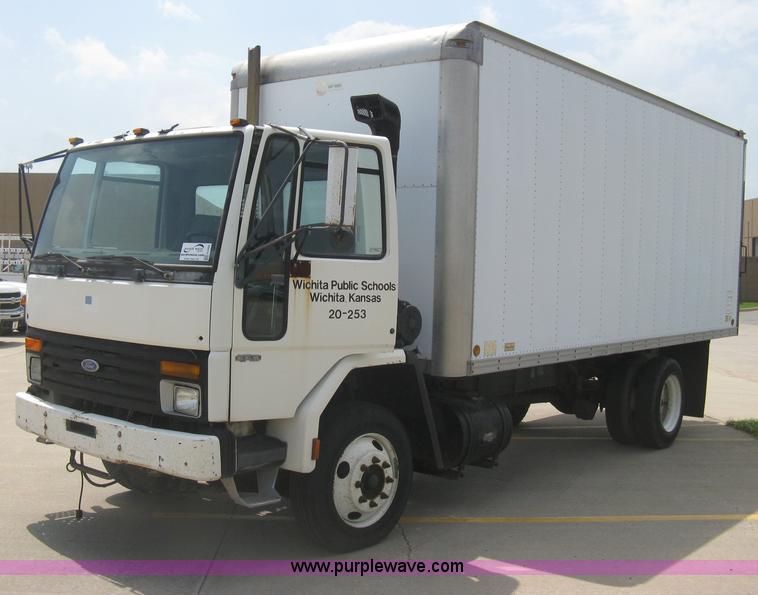 image for item H5368 1995 Ford CF7000 box truck