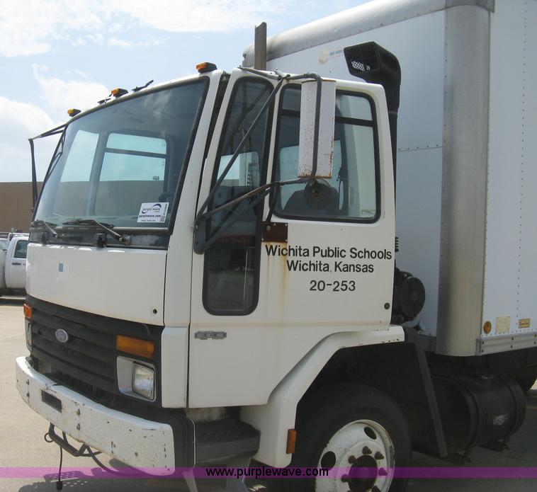 image for item H5368 1995 Ford CF7000 box truck