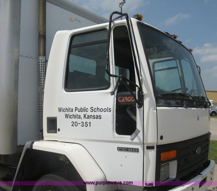 image for item H5368 1995 Ford CF7000 box truck