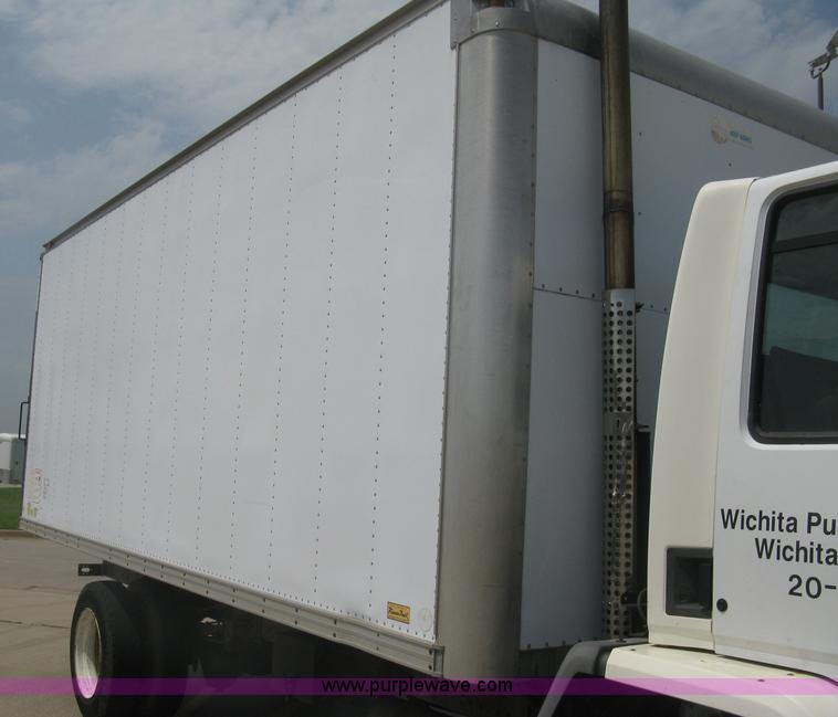 image for item H5368 1995 Ford CF7000 box truck