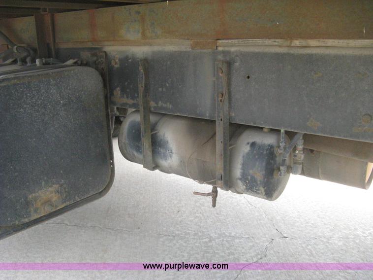 image for item H5368 1995 Ford CF7000 box truck