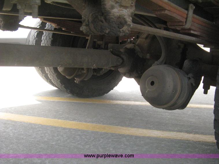 image for item H5368 1995 Ford CF7000 box truck