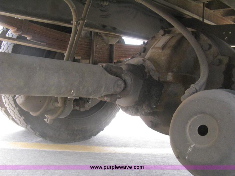 image for item H5368 1995 Ford CF7000 box truck