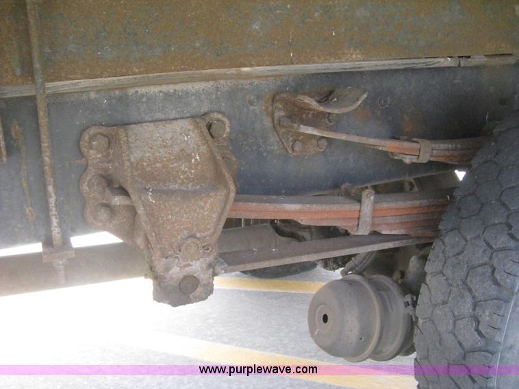 image for item H5368 1995 Ford CF7000 box truck