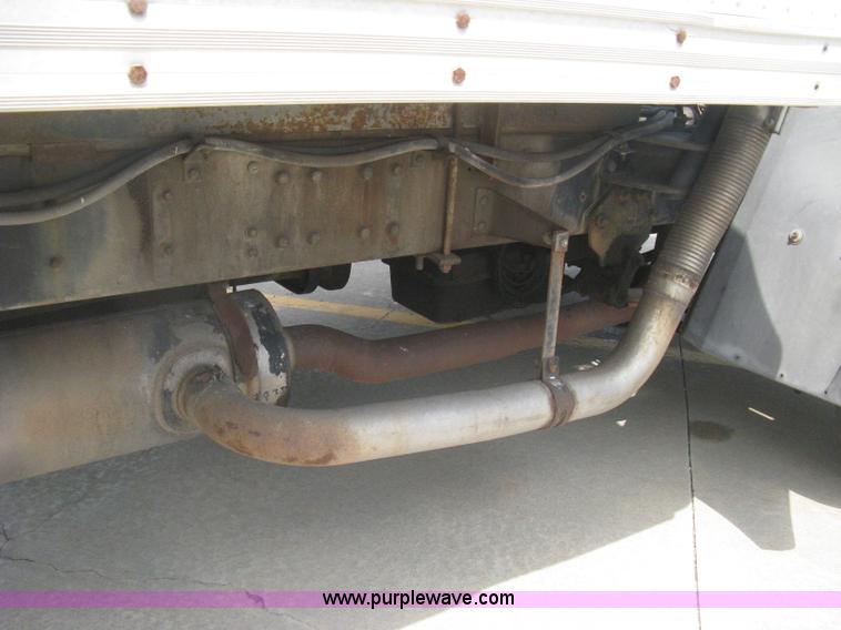 image for item H5368 1995 Ford CF7000 box truck