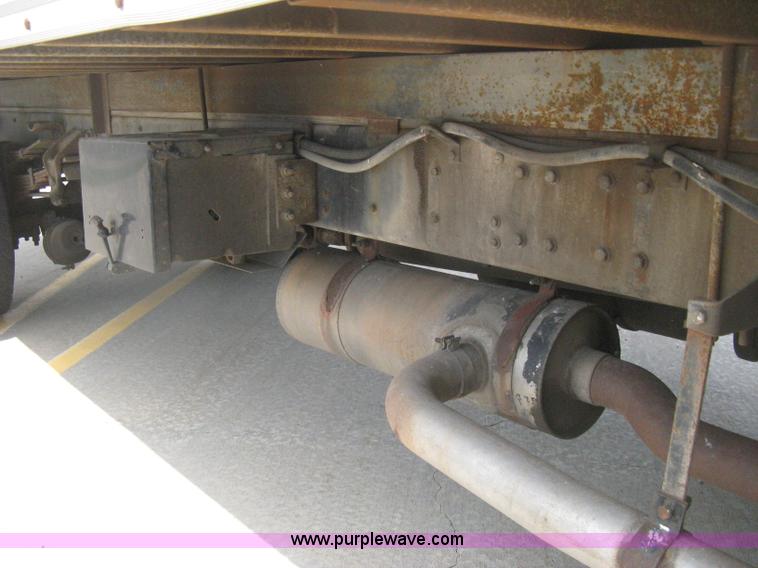 image for item H5368 1995 Ford CF7000 box truck