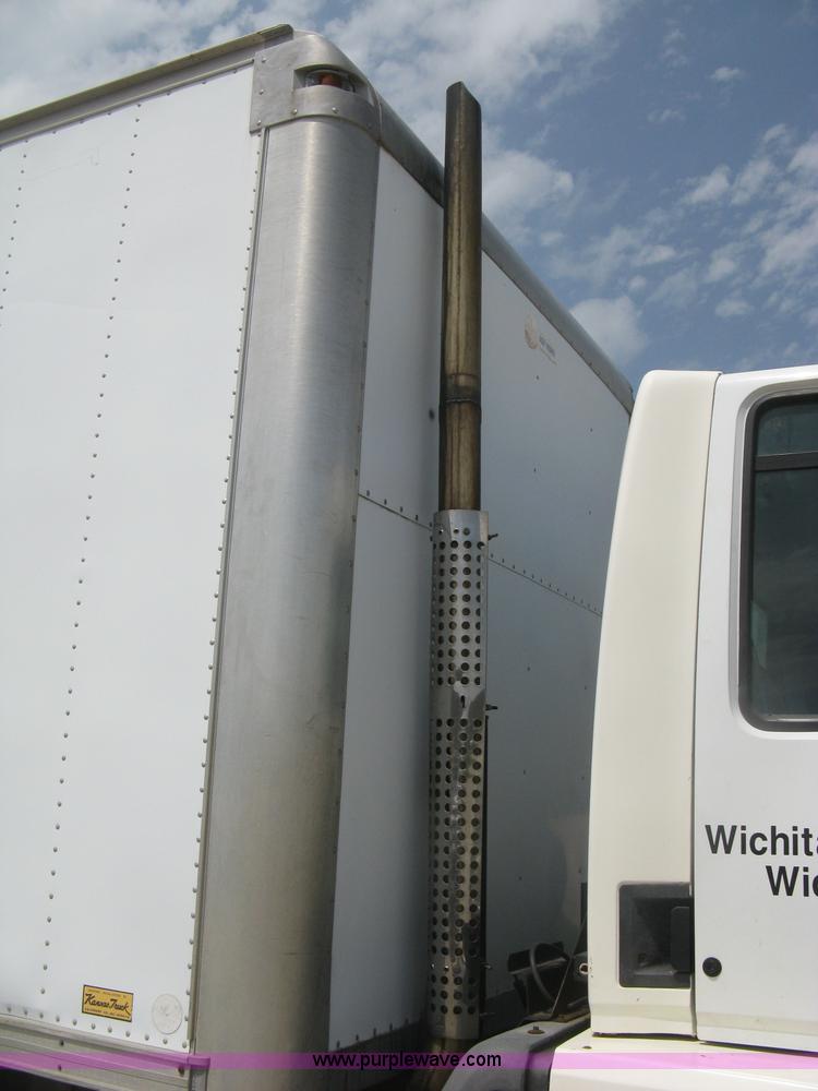 image for item H5368 1995 Ford CF7000 box truck