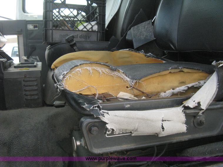 image for item H5368 1995 Ford CF7000 box truck