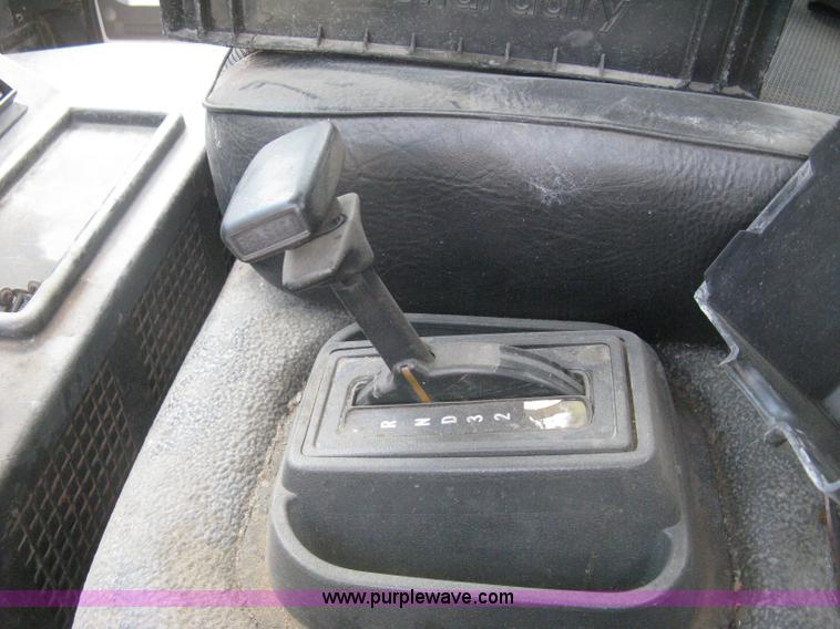 image for item H5368 1995 Ford CF7000 box truck