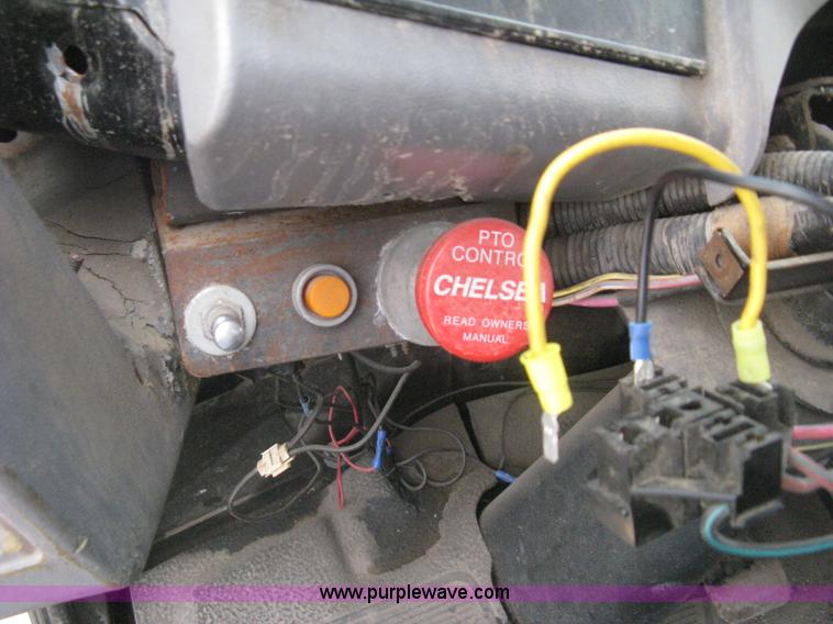 image for item H5368 1995 Ford CF7000 box truck