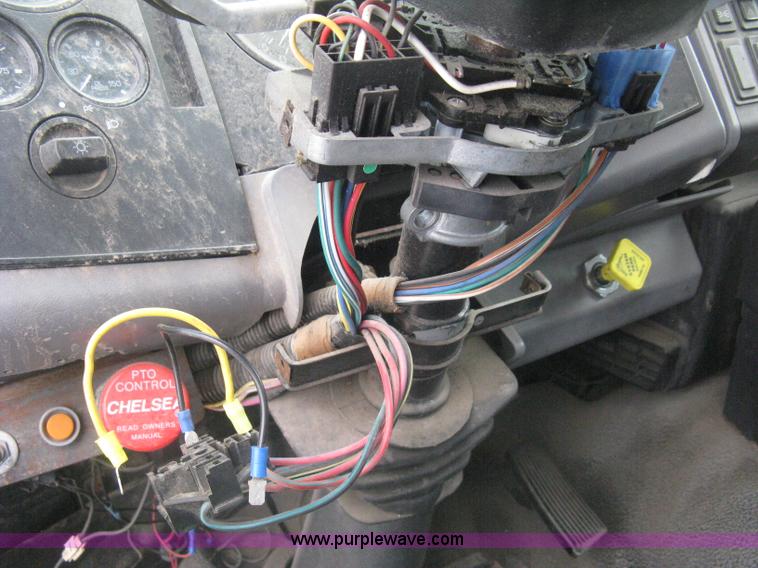 image for item H5368 1995 Ford CF7000 box truck