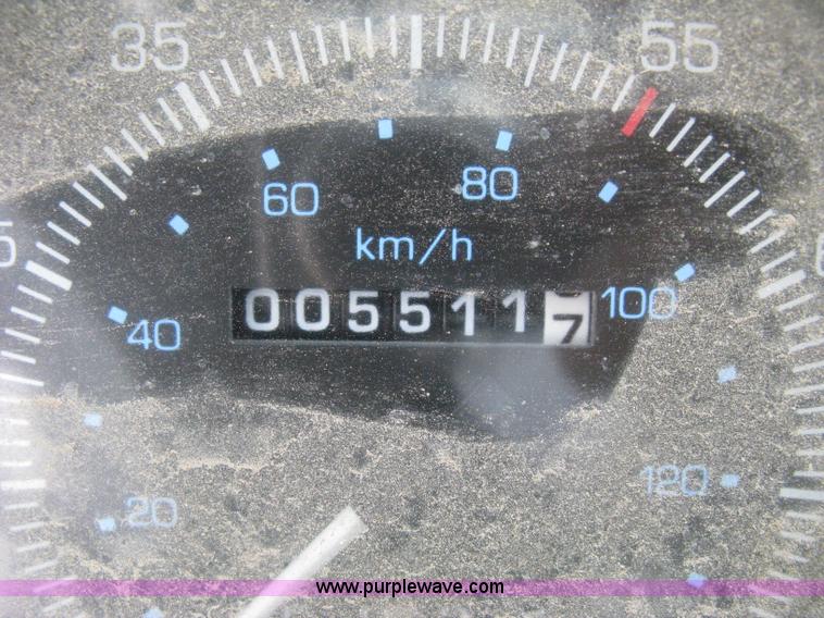 image for item H5368 1995 Ford CF7000 box truck