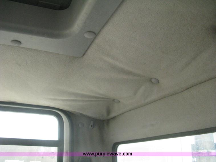 image for item H5368 1995 Ford CF7000 box truck