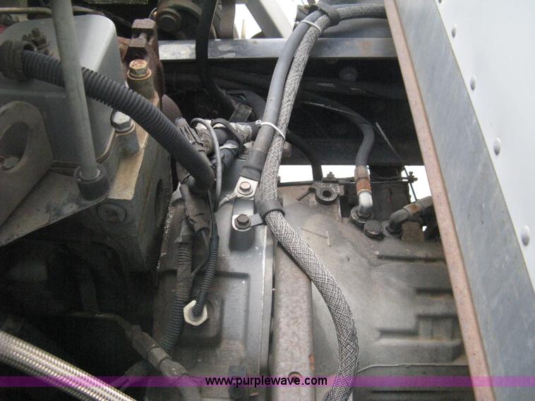 image for item H5368 1995 Ford CF7000 box truck