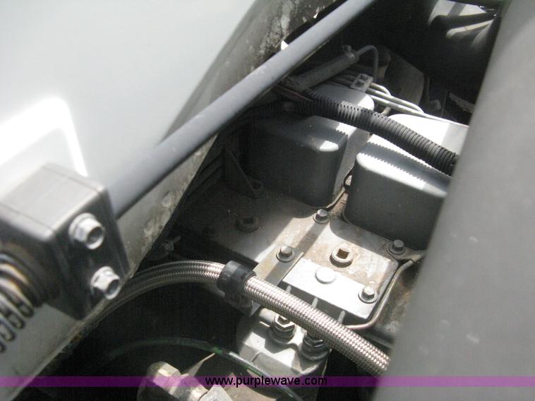 image for item H5368 1995 Ford CF7000 box truck