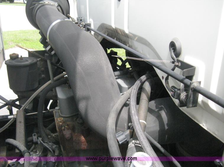 image for item H5368 1995 Ford CF7000 box truck