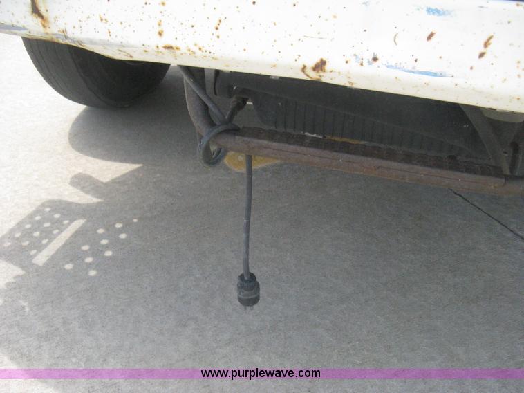 image for item H5368 1995 Ford CF7000 box truck