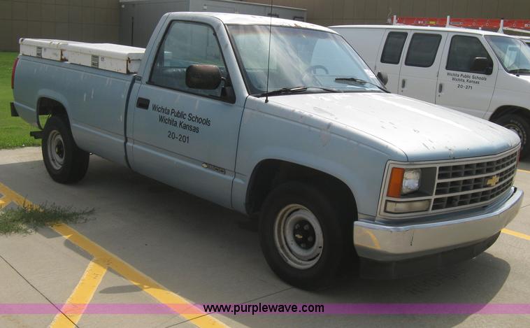 image for item H5369 1991 Chevrolet Cheyenne 1500 pickup truck