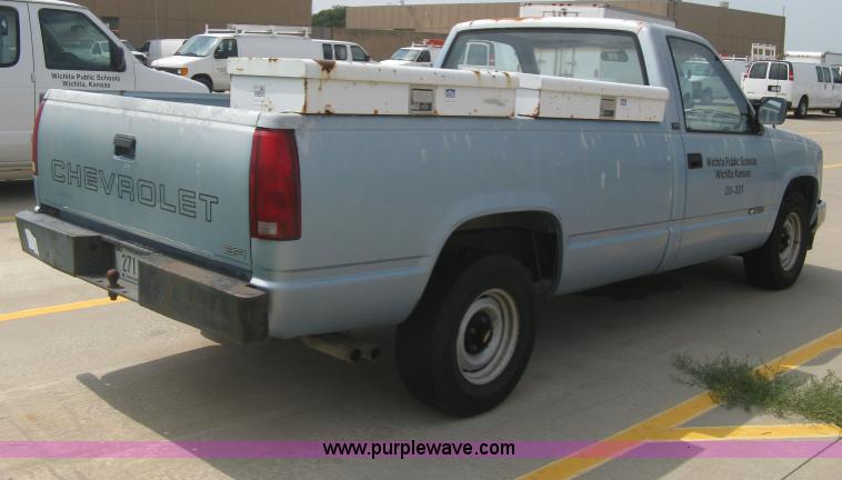 image for item H5369 1991 Chevrolet Cheyenne 1500 pickup truck