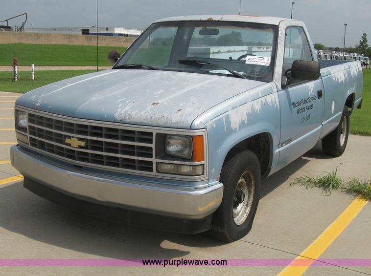 image for item H5369 1991 Chevrolet Cheyenne 1500 pickup truck