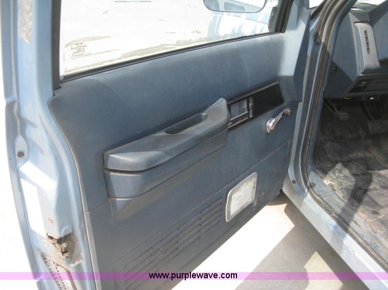 image for item H5369 1991 Chevrolet Cheyenne 1500 pickup truck