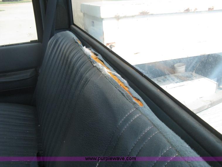 image for item H5369 1991 Chevrolet Cheyenne 1500 pickup truck