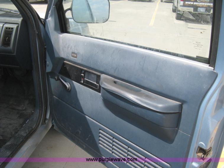 image for item H5369 1991 Chevrolet Cheyenne 1500 pickup truck